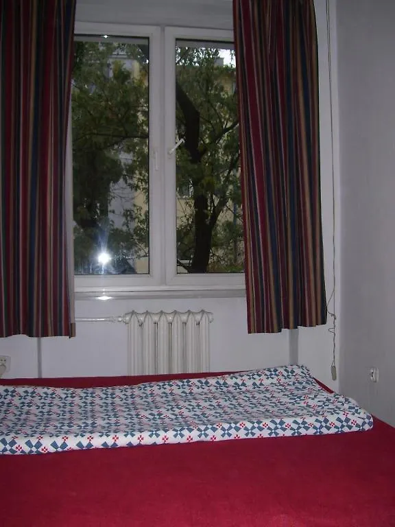B&B Warszawa 0*,